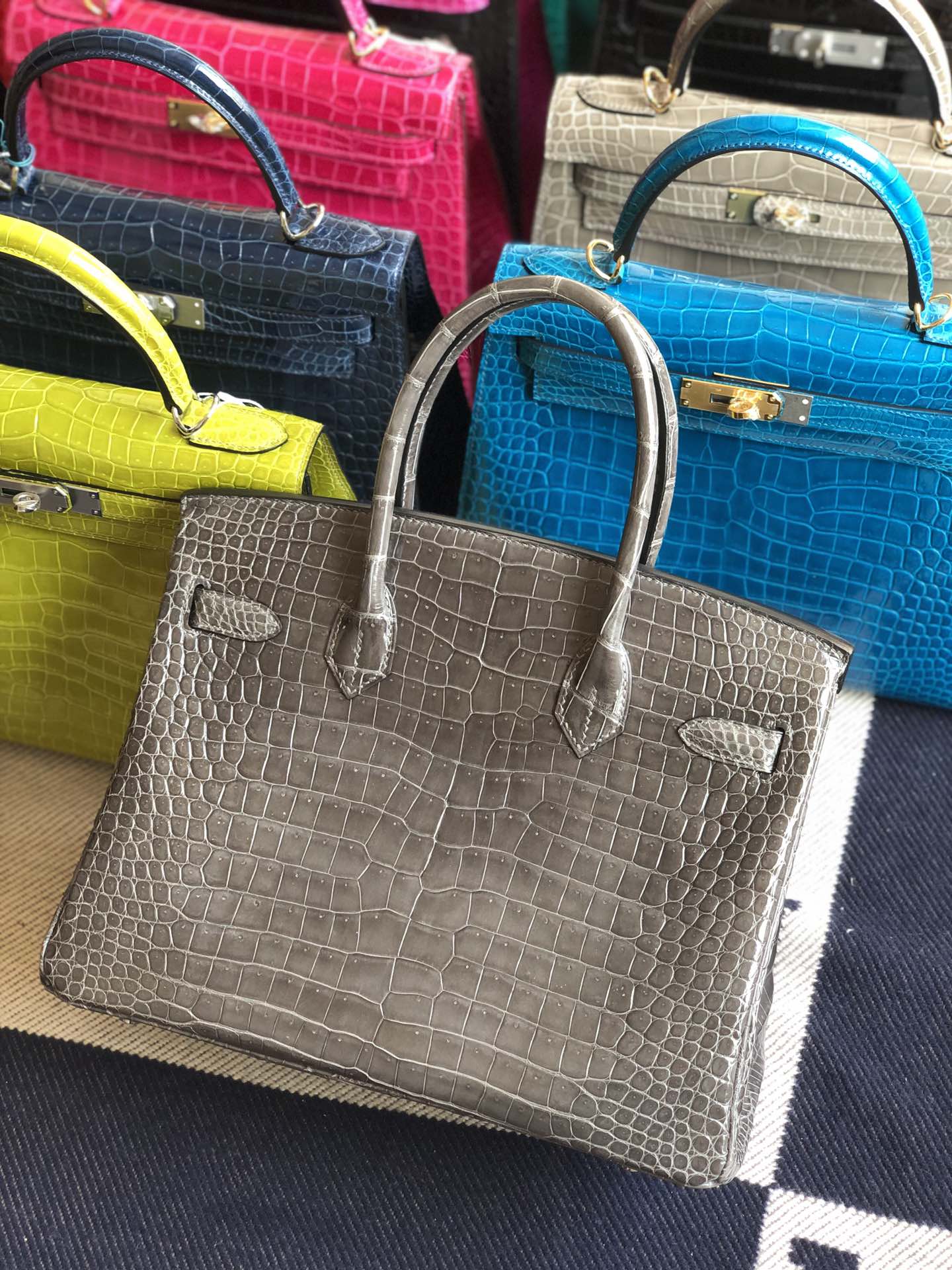 スポットエルメスBirkin30CMエルメスCK88グラファイトグレー光沢のあるクロコダイルレザープラチナバッグシルバーバックル