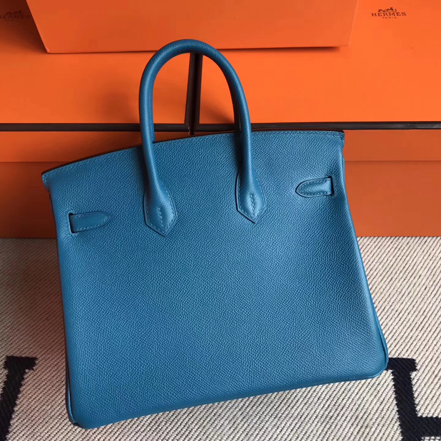 エルメスレディースバッグソースエルメスイズミールブルーオリジナルエプソムレザーBirkin25プラチナバッグゴールドバックル