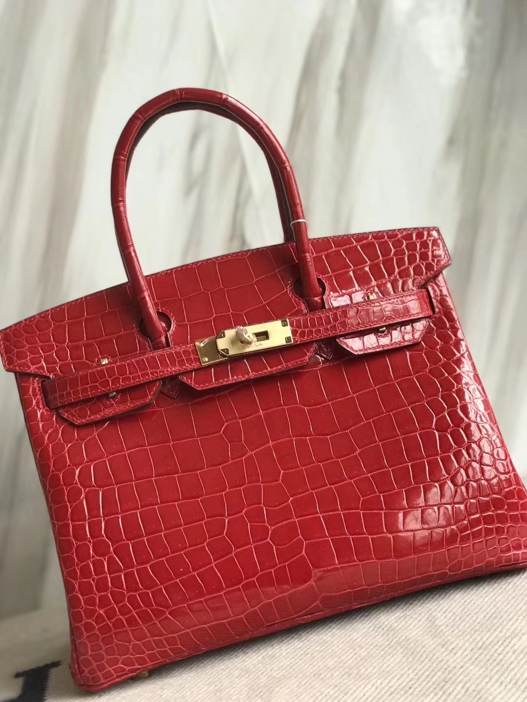 広州バッグ卸売エルメスエルメスCK95フェラーリレッドシャイニークロコダイルレザープラチナバッグBirkin30CMゴールドバックル