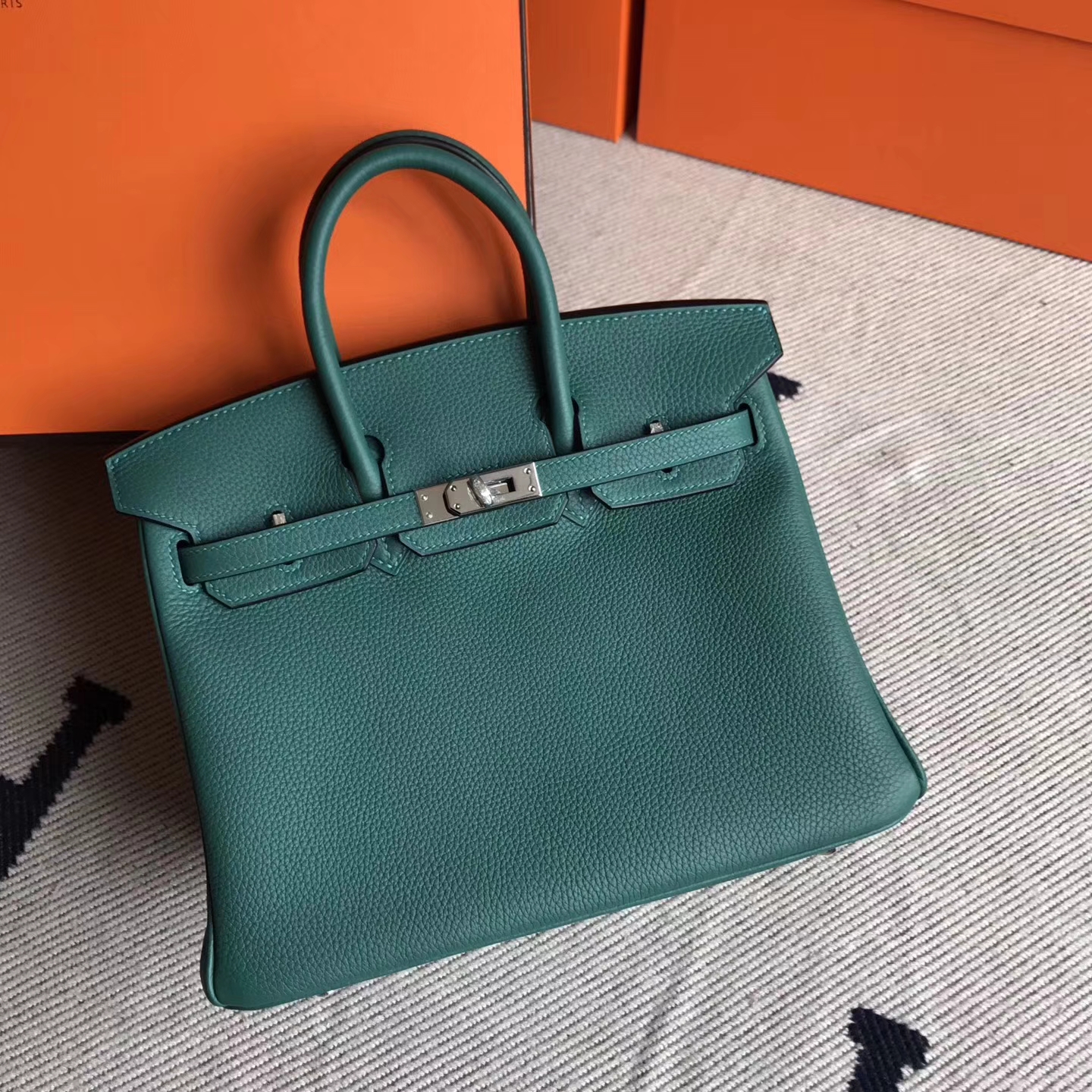 エルメスの新しいレディースバッグエルメスZ6マラカイトグリーンオリジナルトーゴ牛革Birkin25プラチナバッグシルバーバックル