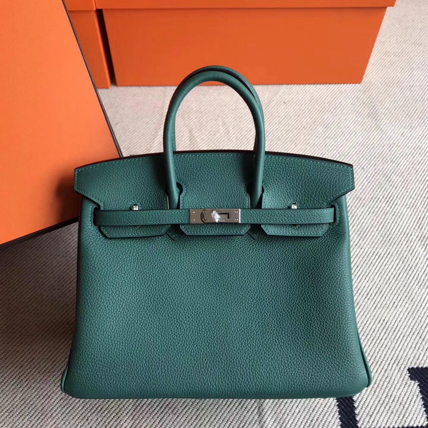 エルメスの新しいレディースバッグエルメスZ6マラカイトグリーンオリジナルトーゴ牛革Birkin25プラチナバッグシルバーバックル