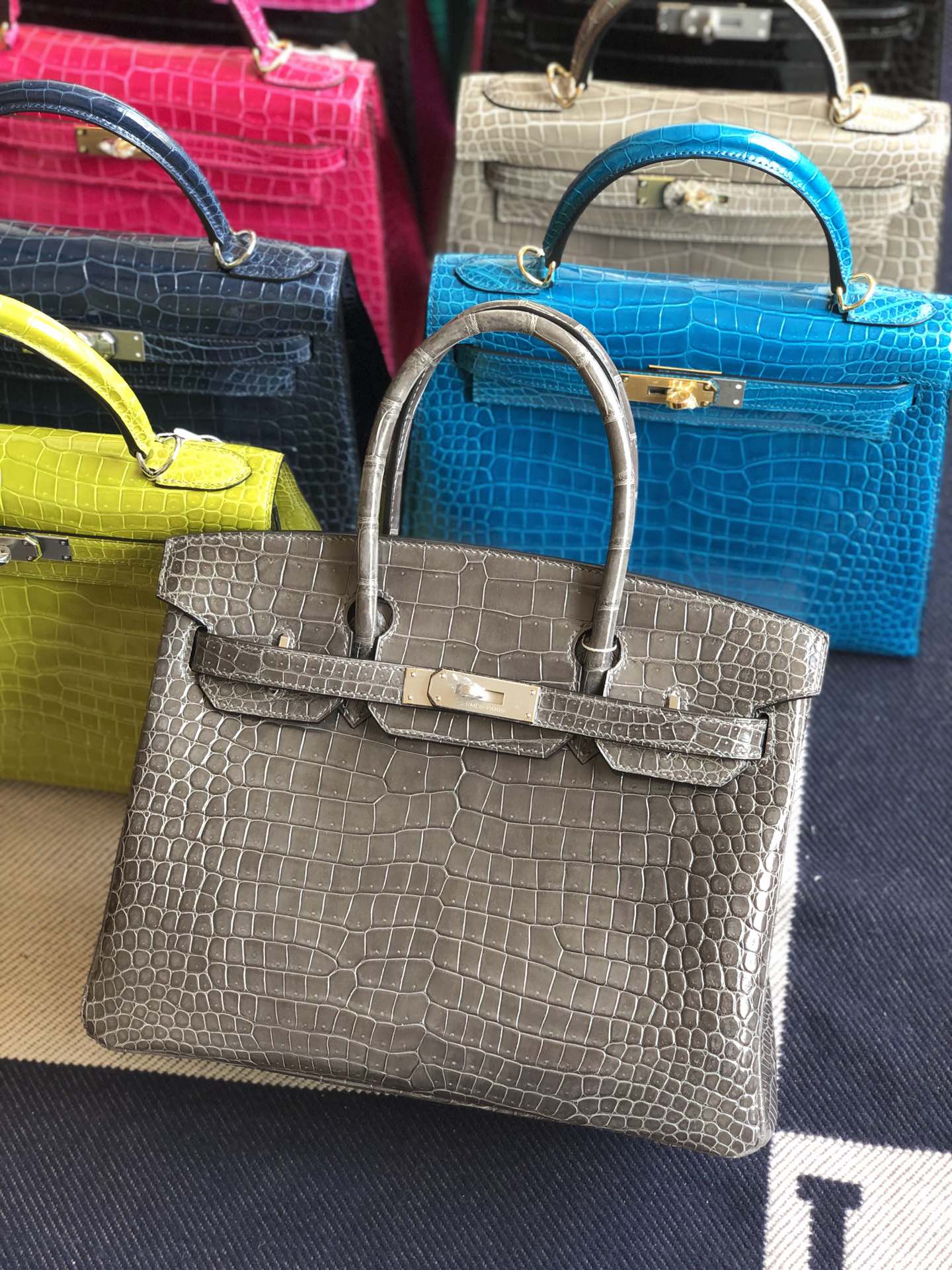 スポットエルメスBirkin30CMエルメスCK88グラファイトグレー光沢のあるクロコダイルレザープラチナバッグシルバーバックル