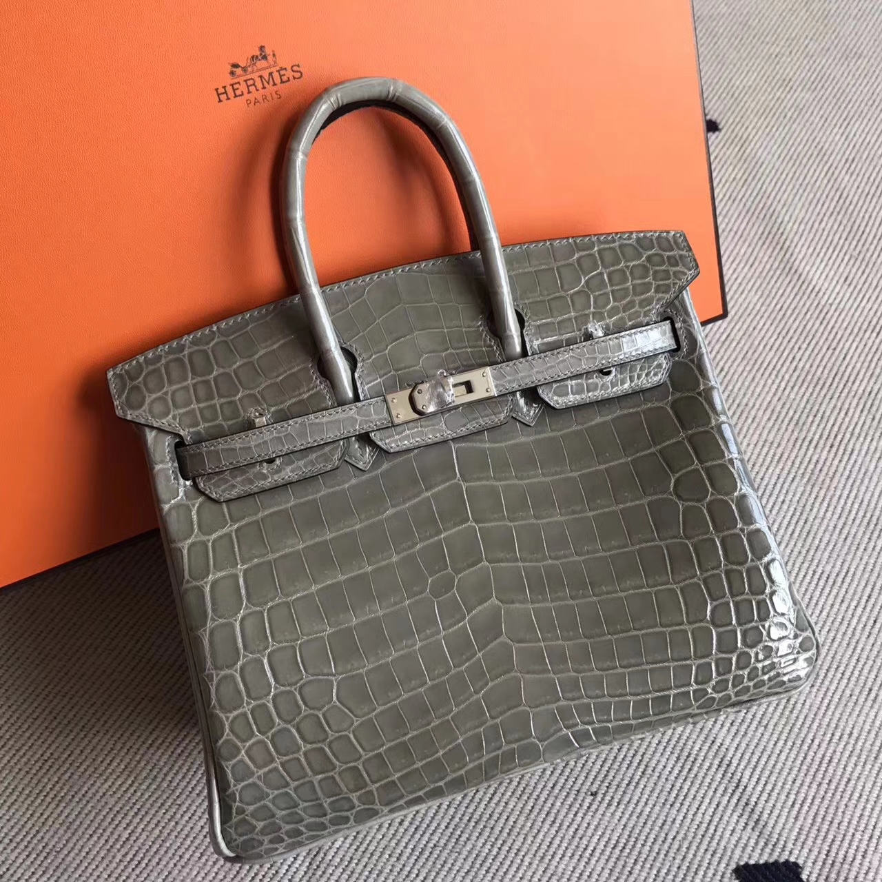 高級レディースバッグエルメスエルメスC81タートルドーブグレー光沢クロコダイルレザーBirkin25プラチナバッグシルバーバックル