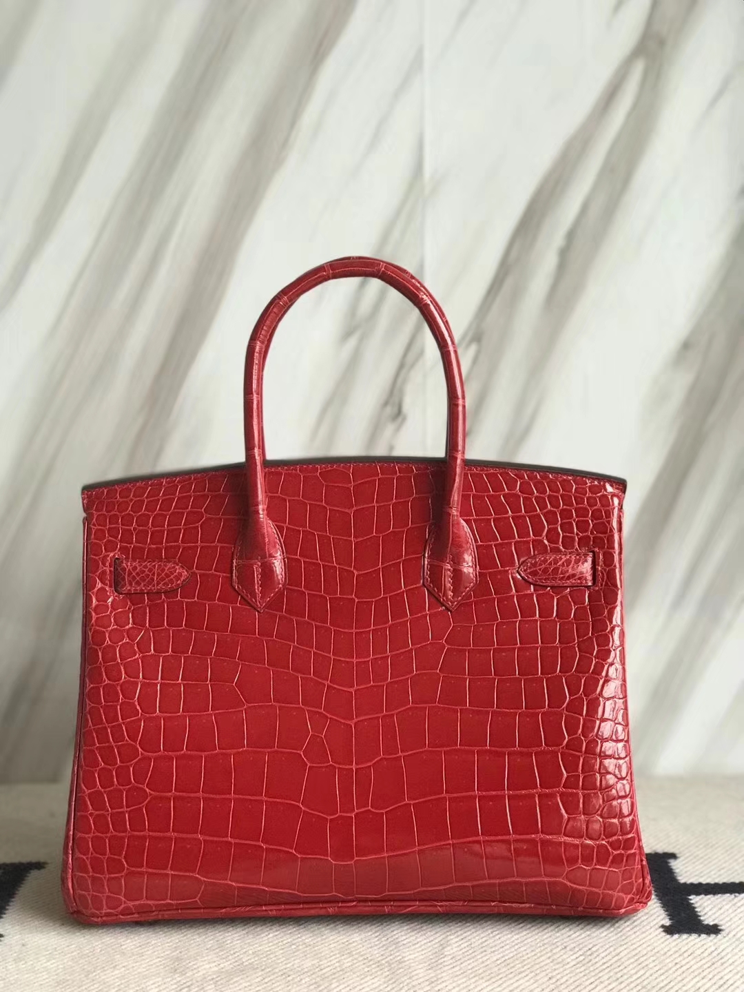 広州バッグ卸売エルメスエルメスCK95フェラーリレッドシャイニークロコダイルレザープラチナバッグBirkin30CMゴールドバックル