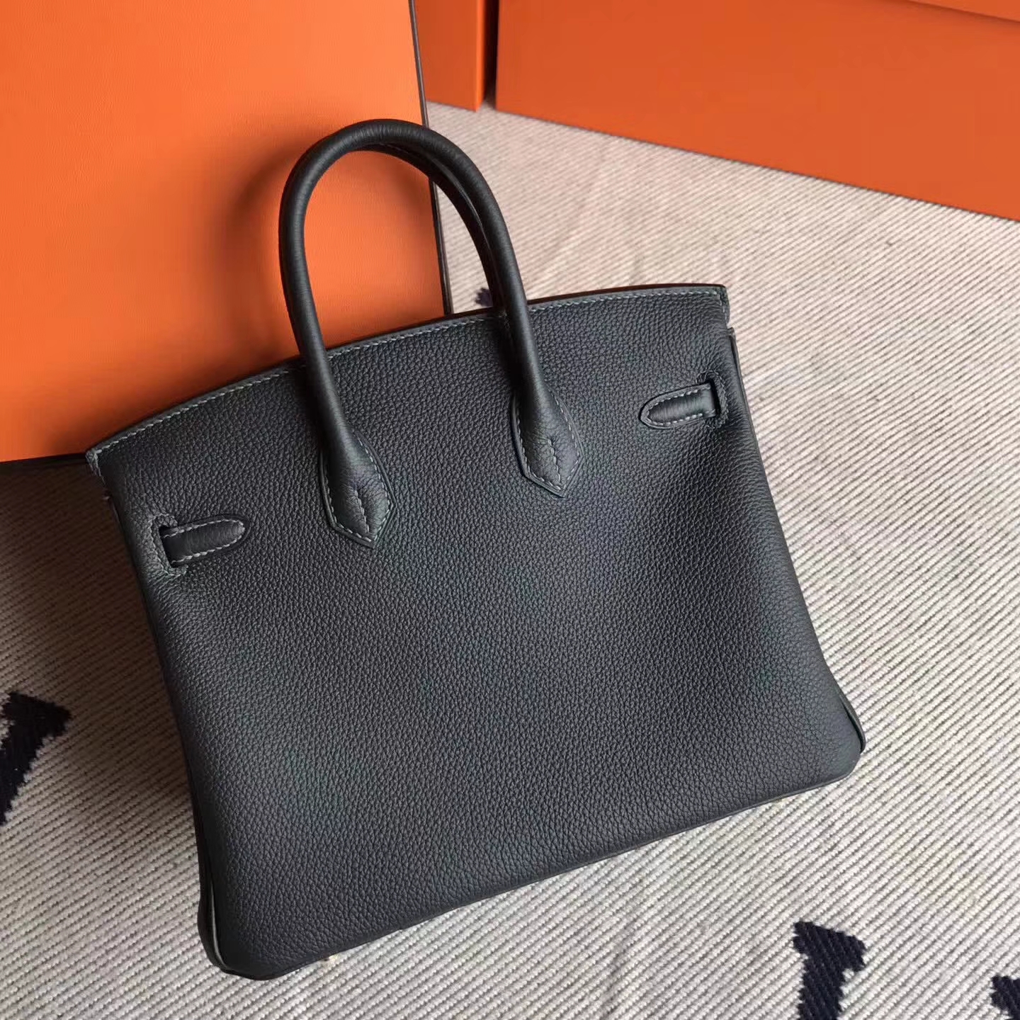 エルメスバッグ公式サイトエルメスCK88グラファイトグレートーゴカーフレザーBirkin25プラチナバックル