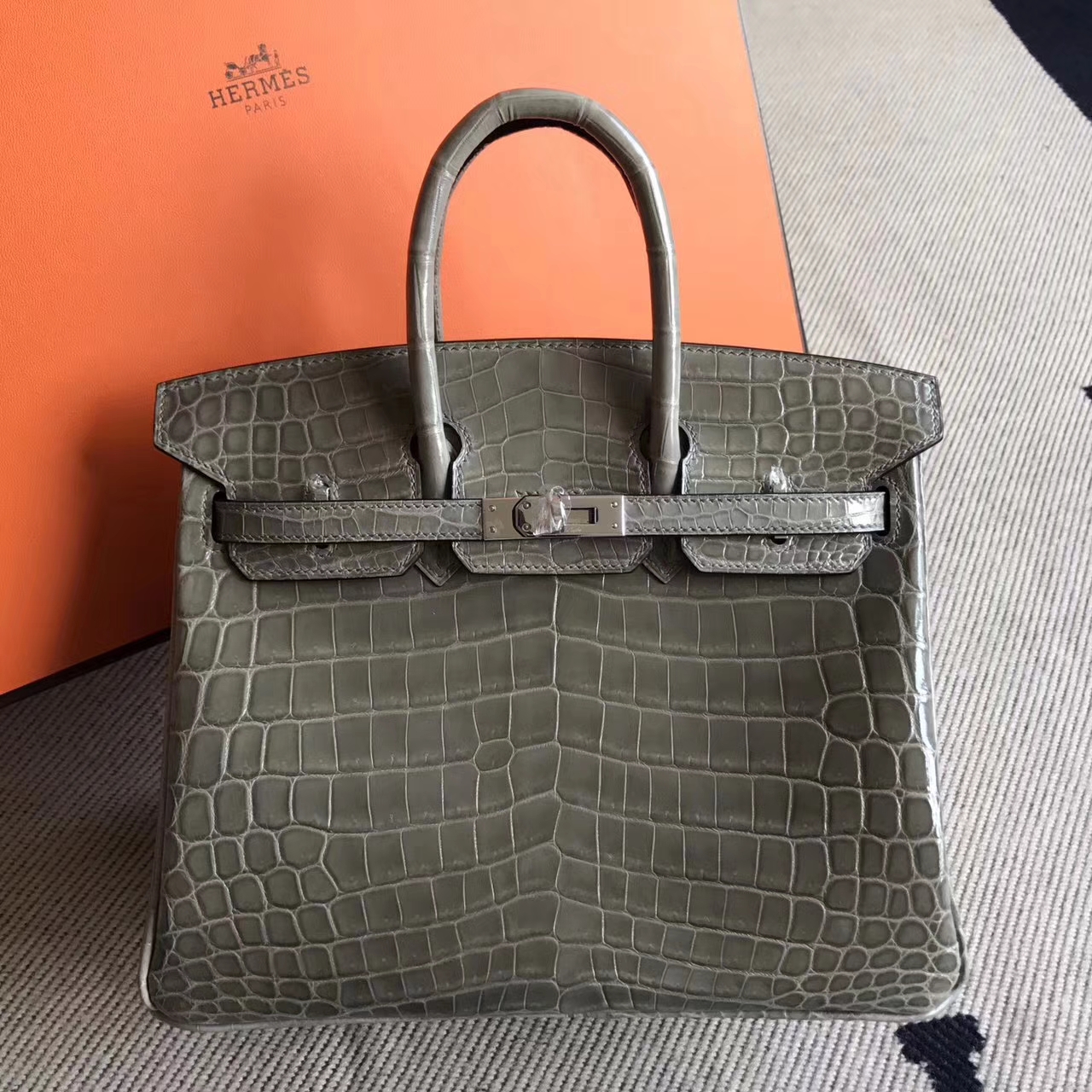 高級レディースバッグエルメスエルメスC81タートルドーブグレー光沢クロコダイルレザーBirkin25プラチナバッグシルバーバックル