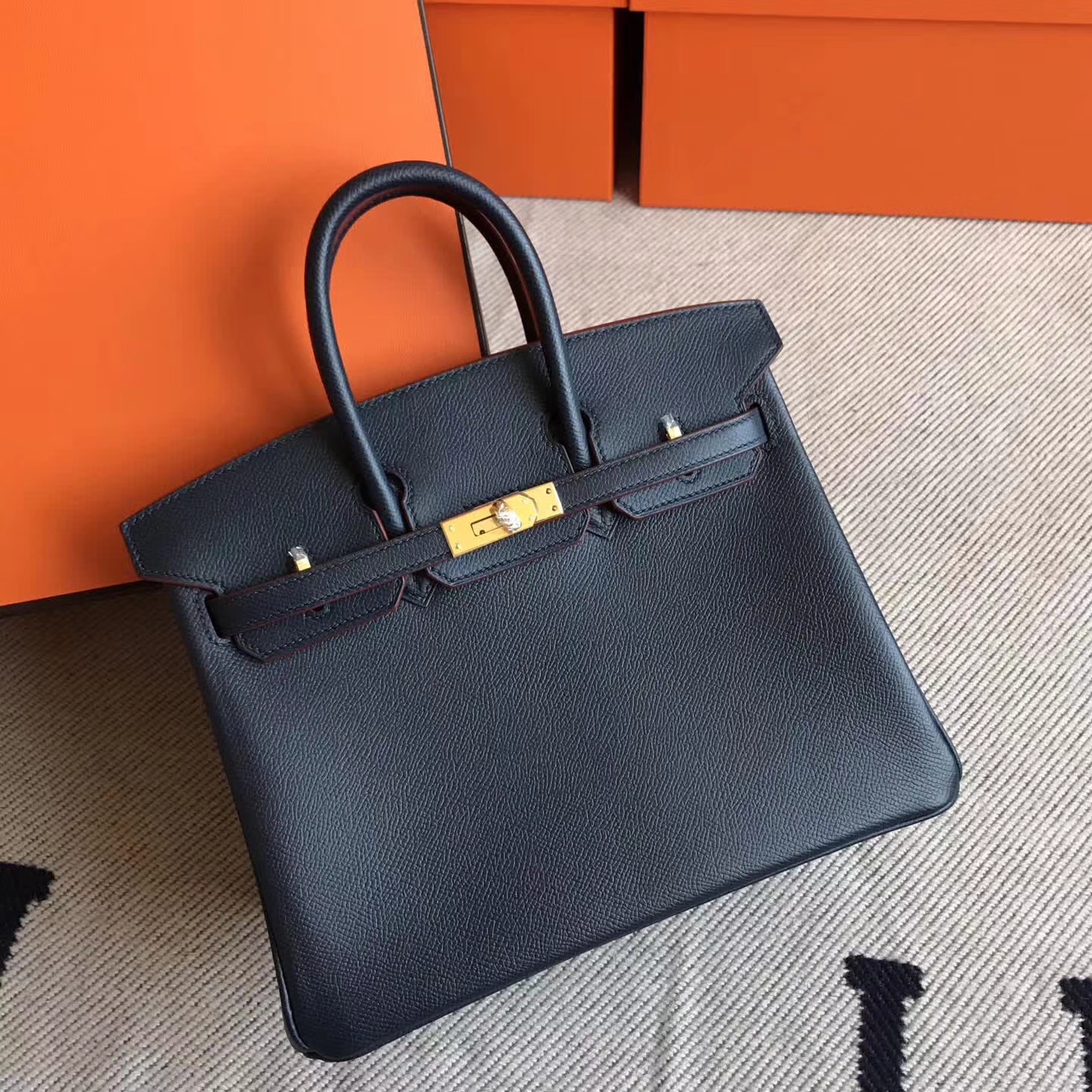 エルメスレディースバッグ価格エルメスディープシーブルーロールレッドオイルエッジBirkin25プラチナバッグゴールドバックル