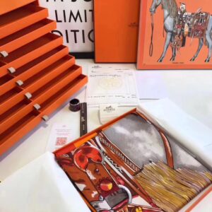 財布・小物展示｜エルメスシルクスカーフエルメスニュー[マイメキシカンポニー]レディーススカーフ90*90cmオレンジ