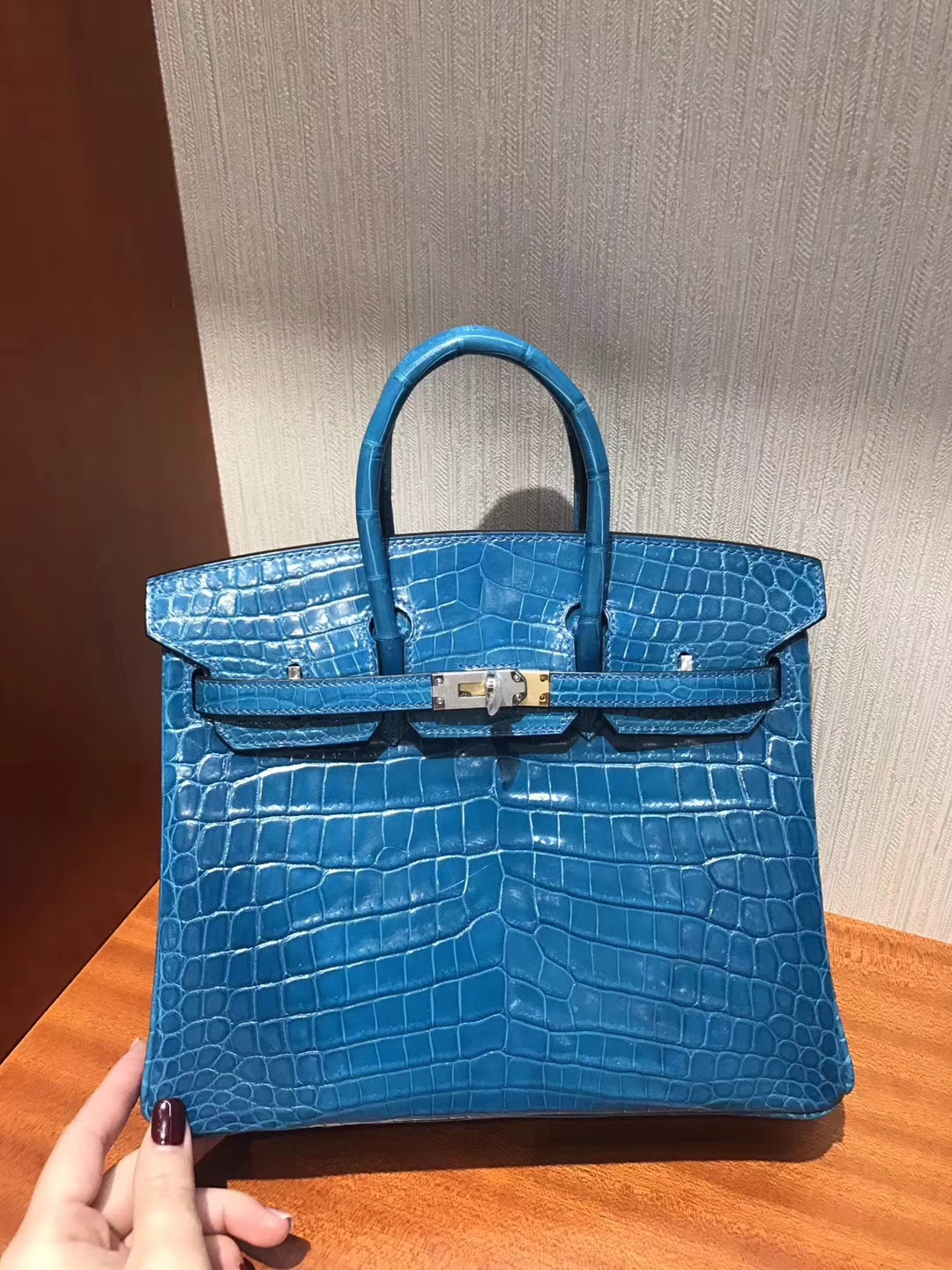 エルメスバッグ公式サイトエルメス7WイズミールブルーシャイニークロコダイルレザーBirkin25プラチナバッグシルバーバックル