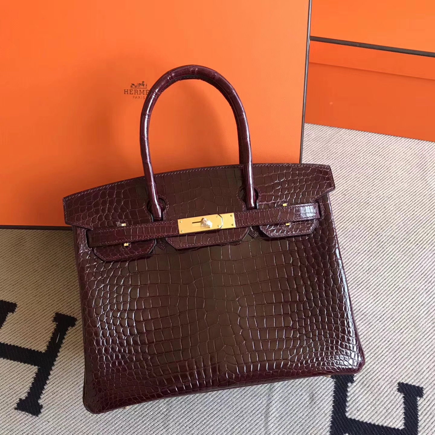 エルメスバッグ公式サイトエルメスCK57ボルドーレッドシャイニークロコダイルレザーBirkin30プラチナバッグゴールドバックル