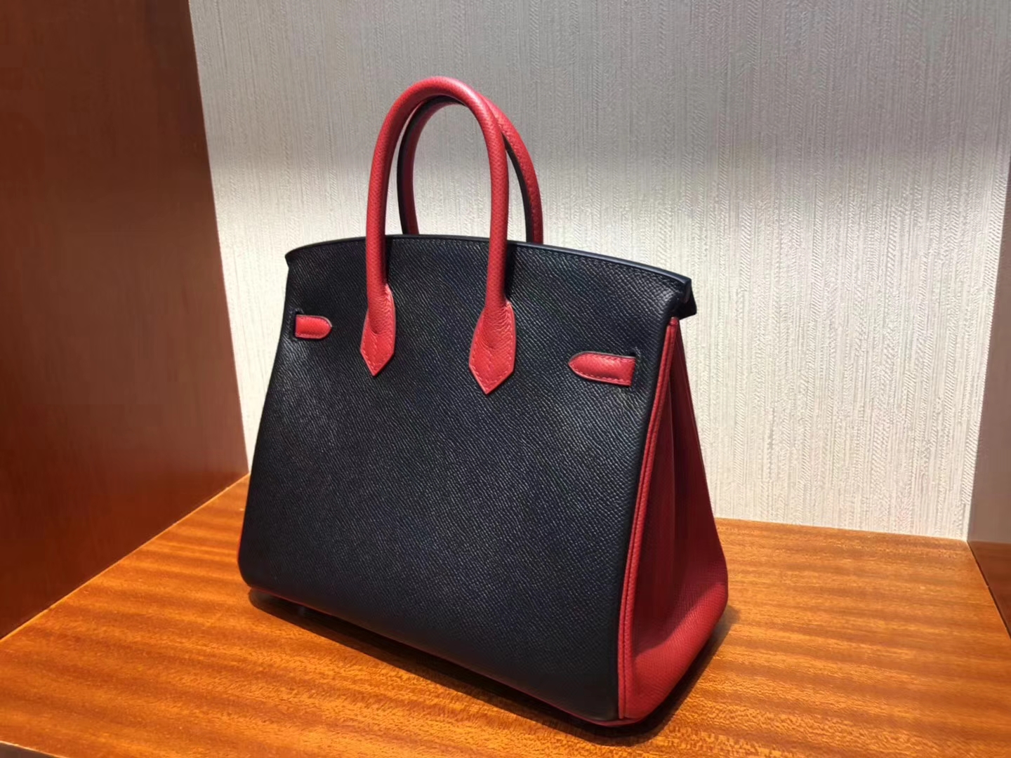 エルメスプラチナバッグ価格エルメスパームグレイン牛革Birkin25CMCK89ブラック/Q5フラッグレッドシルバーバックル