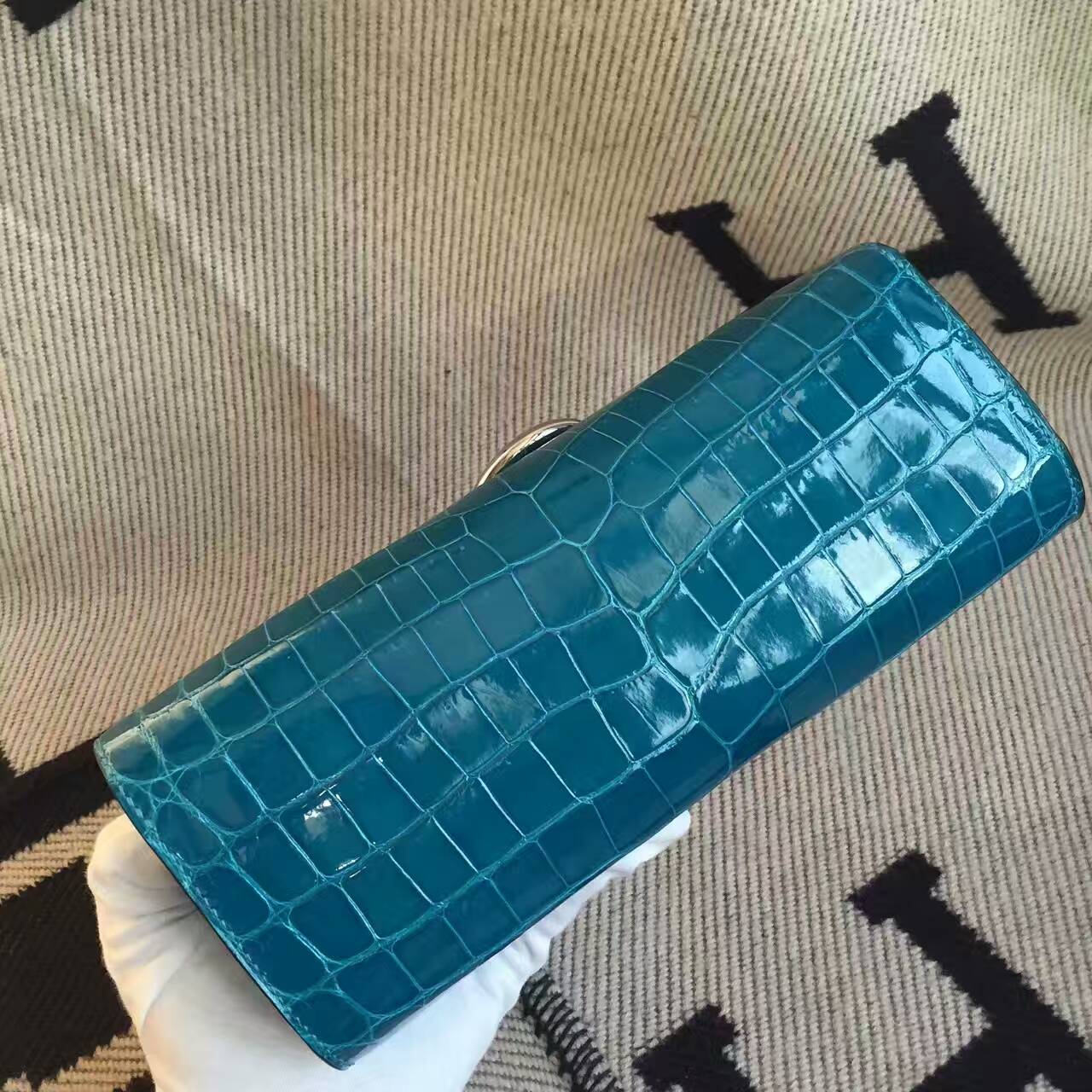 エルメスエルメスの新しいレディースバッグは、光沢のあるクロコダイルレザーのブタの鼻のハンドバッグを輸入しました7Wイズミールブルー-hermes.earth エルメスエルメスの新しいレディースバッグは、光沢のあるクロコダイルレザーのブタの鼻のハンドバッグを輸入しました7Wイズミールブルー