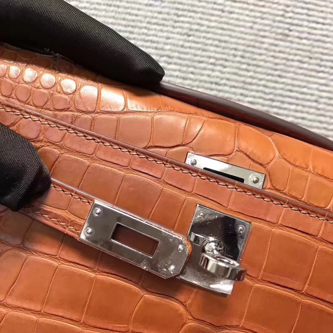 エルメスバッグ公式サイトエルメスゴールデンブラウンマットスクエアクロコダイルレザーミニケリー2​​2cmミニケリーバッグ
