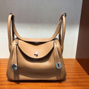 リンディ展示｜エルメスリンディバッグエルメスオリジナルカーフスキン1Hタフィーカラーとツツジレッドリンディバッグシルバーバックル