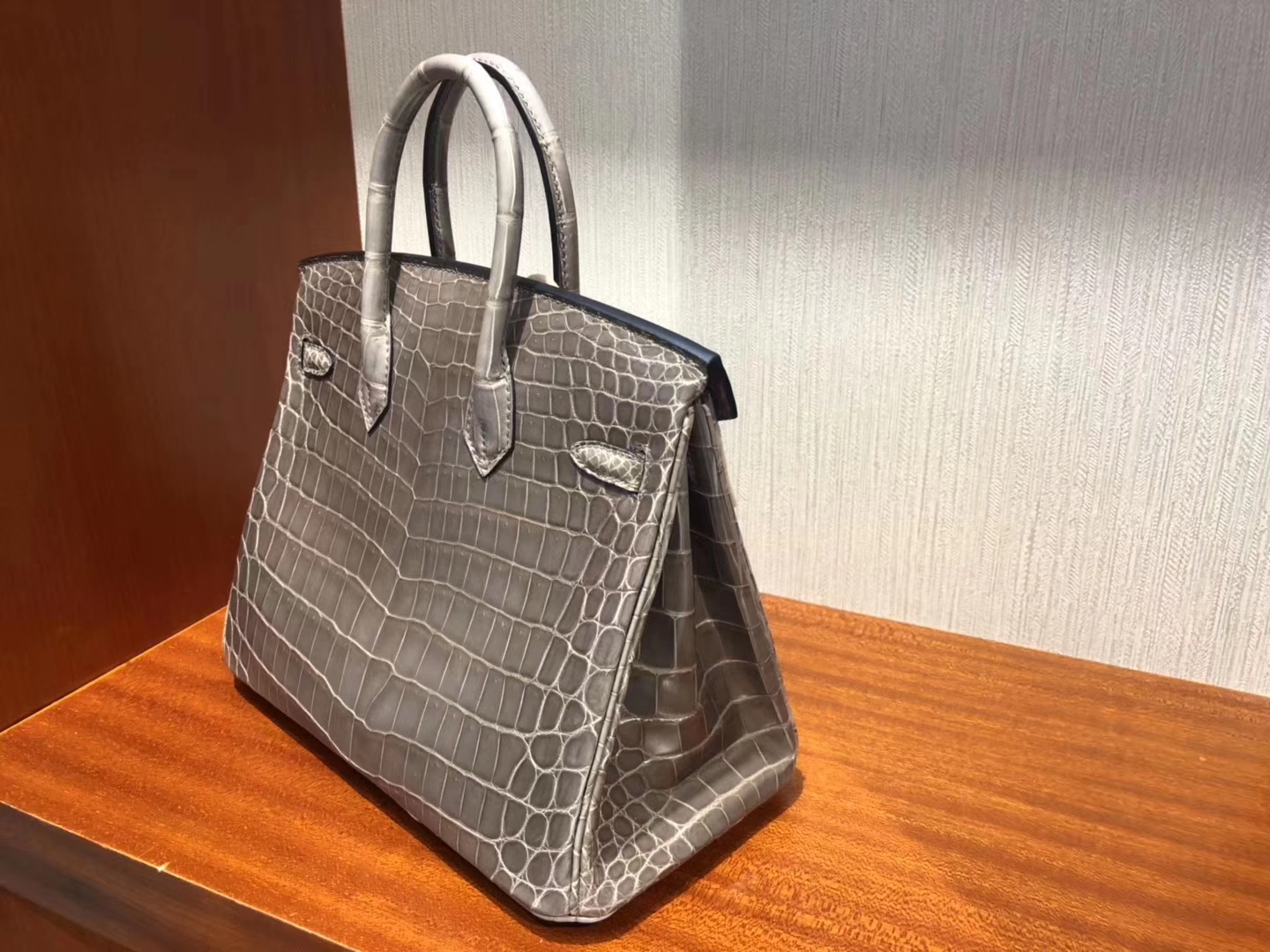 スポットエルメスクロコダイルレザーレディースバッグエルメスオリジナル光沢クロコダイルレザープラチナバッグBirkin25CMCK18エレファントグレーゴールドバックル