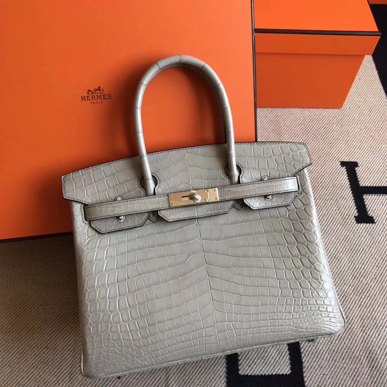 エルメスの新しいレディースバッグエルメスギャラクシーグレーマットクロコダイルレザーBirkin30プラチナバッグシルバーバックル