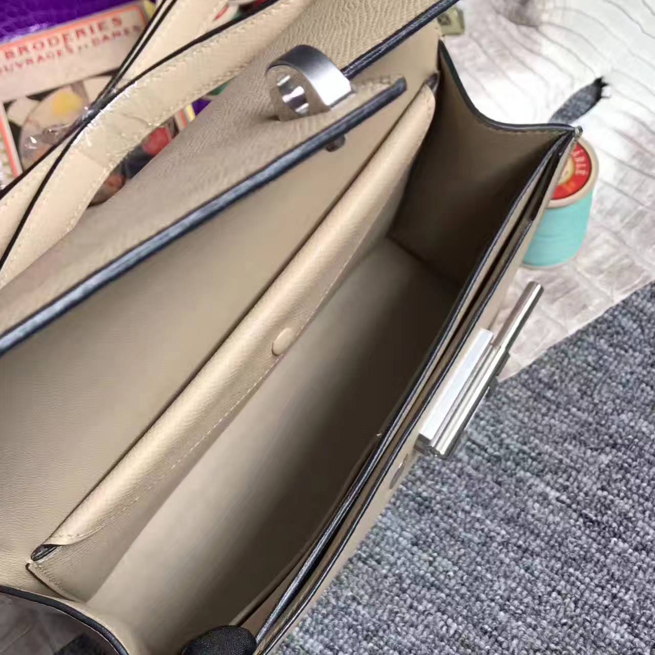 エルメスエルメスヴェルルー24cmC18タートルダブグレーオリジナルエプソムレザーマシンガンバッグ-hermes.earth エルメスエルメスヴェルルー24cmC18タートルダブグレーオリジナルエプソムレザーマシンガンバッグ