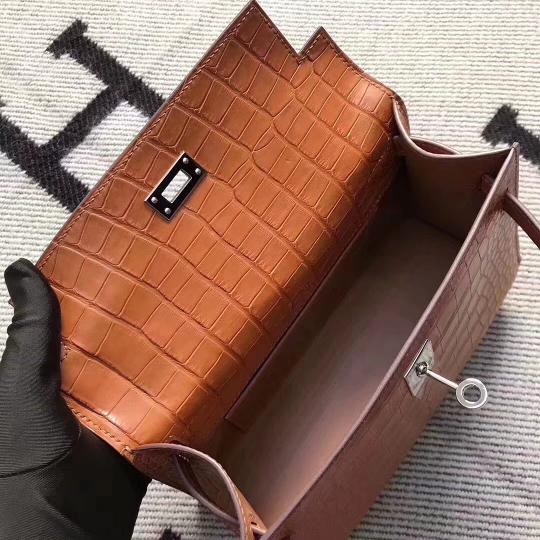 エルメスバッグ公式サイトエルメスゴールデンブラウンマットスクエアクロコダイルレザーミニケリー2​​2cmミニケリーバッグ