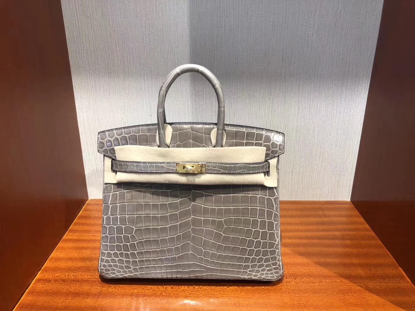 スポットエルメスクロコダイルレザーレディースバッグエルメスオリジナル光沢クロコダイルレザープラチナバッグBirkin25CMCK18エレファントグレーゴールドバックル