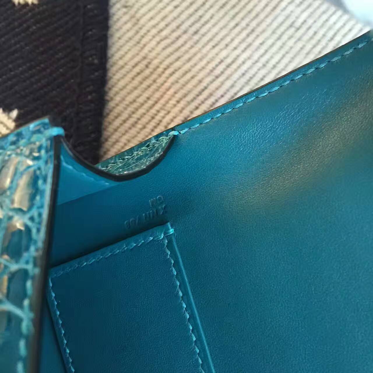 エルメスエルメスの新しいレディースバッグは、光沢のあるクロコダイルレザーのブタの鼻のハンドバッグを輸入しました7Wイズミールブルー-hermes.earth エルメスエルメスの新しいレディースバッグは、光沢のあるクロコダイルレザーのブタの鼻のハンドバッグを輸入しました7Wイズミールブルー