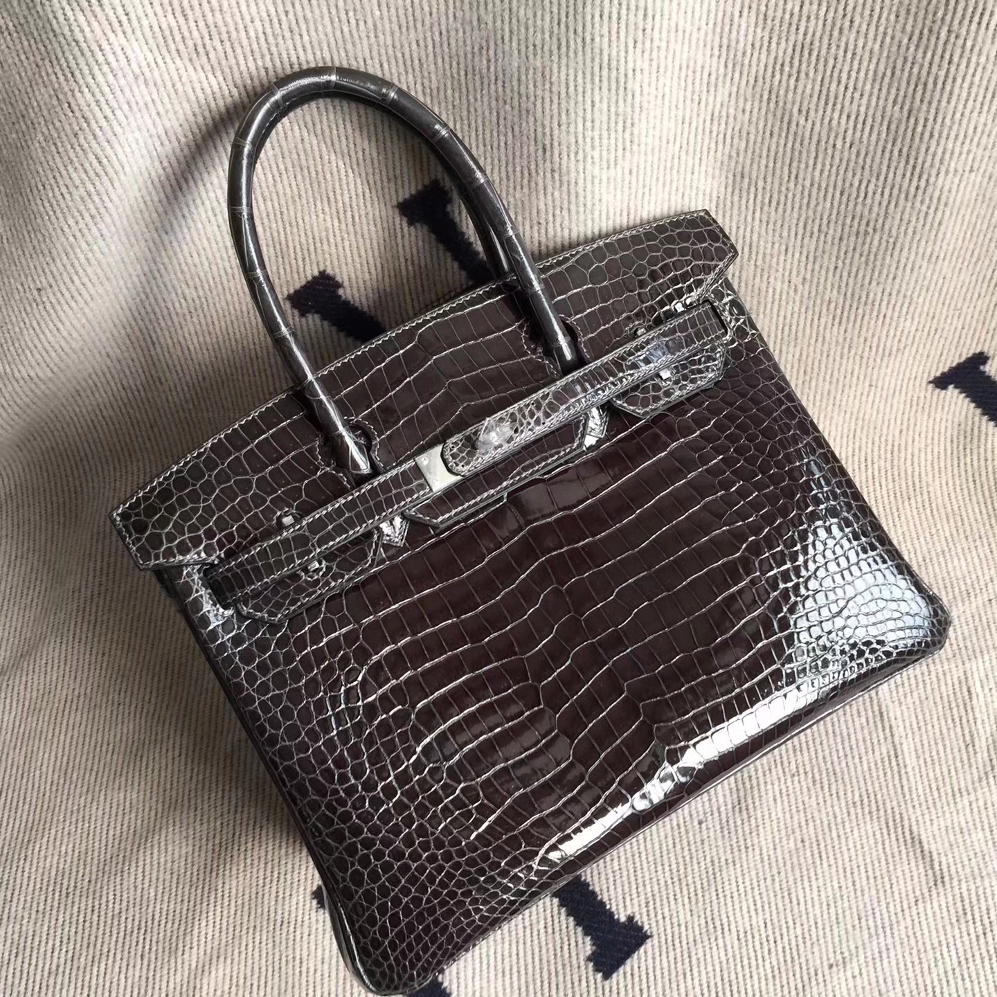 エルメスバーキンバッグエルメスCK88グラファイトグレーシャイニークロコダイルレザーバーキン30cmシルバーバックル-hermes.earth エルメスバーキンバッグエルメスCK88グラファイトグレーシャイニークロコダイルレザーバーキン30cmシルバーバックル