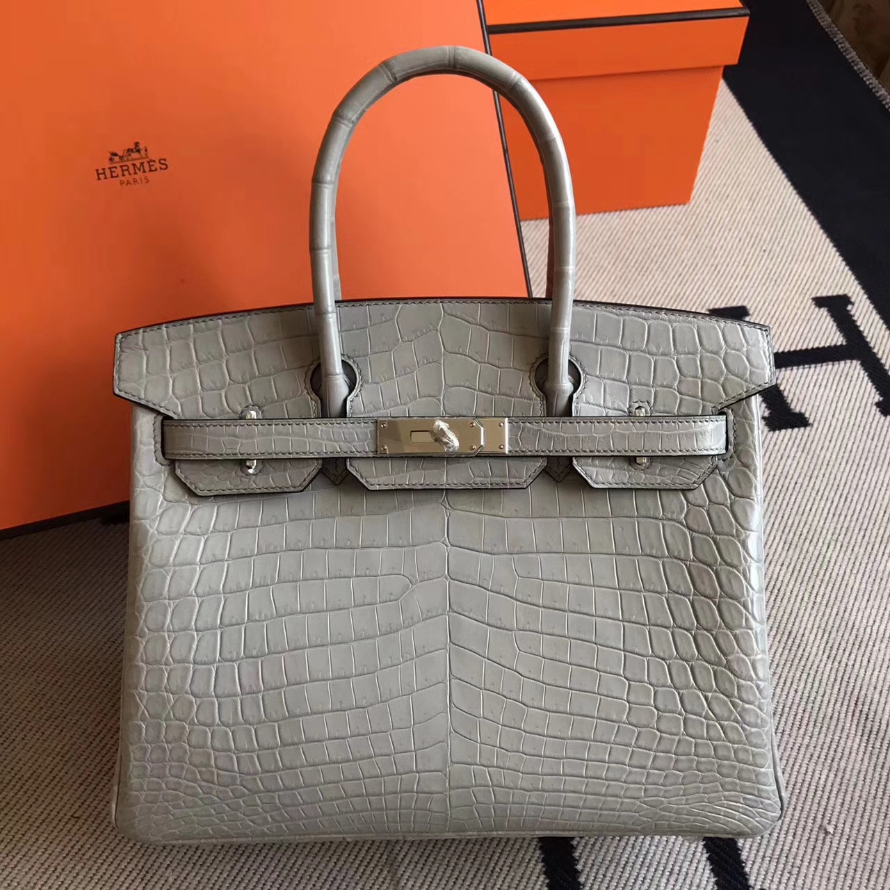 エルメスの新しいレディースバッグエルメスギャラクシーグレーマットクロコダイルレザーBirkin30プラチナバッグシルバーバックル