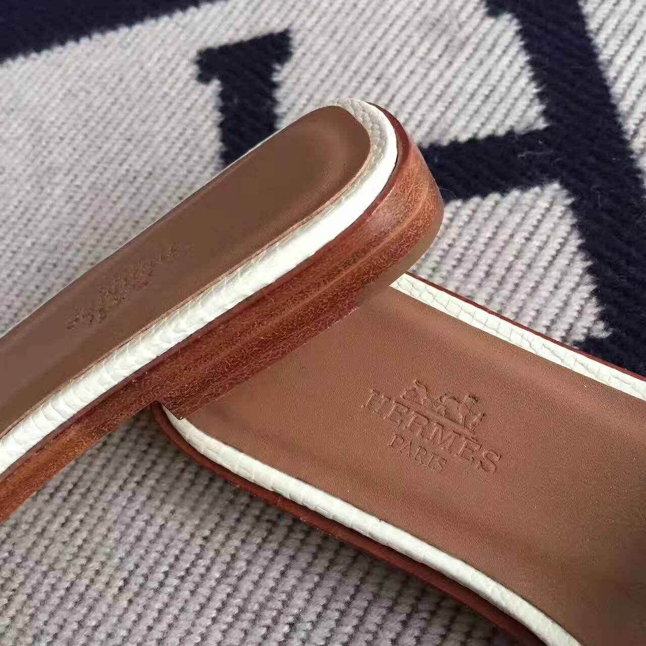 エルメス公式ウェブサイトホワイト輸入トカゲの皮手作りエルメススリッパ35-42ヤード-hermes.earth エルメス公式ウェブサイトホワイト輸入トカゲの皮手作りエルメススリッパ35-42ヤード