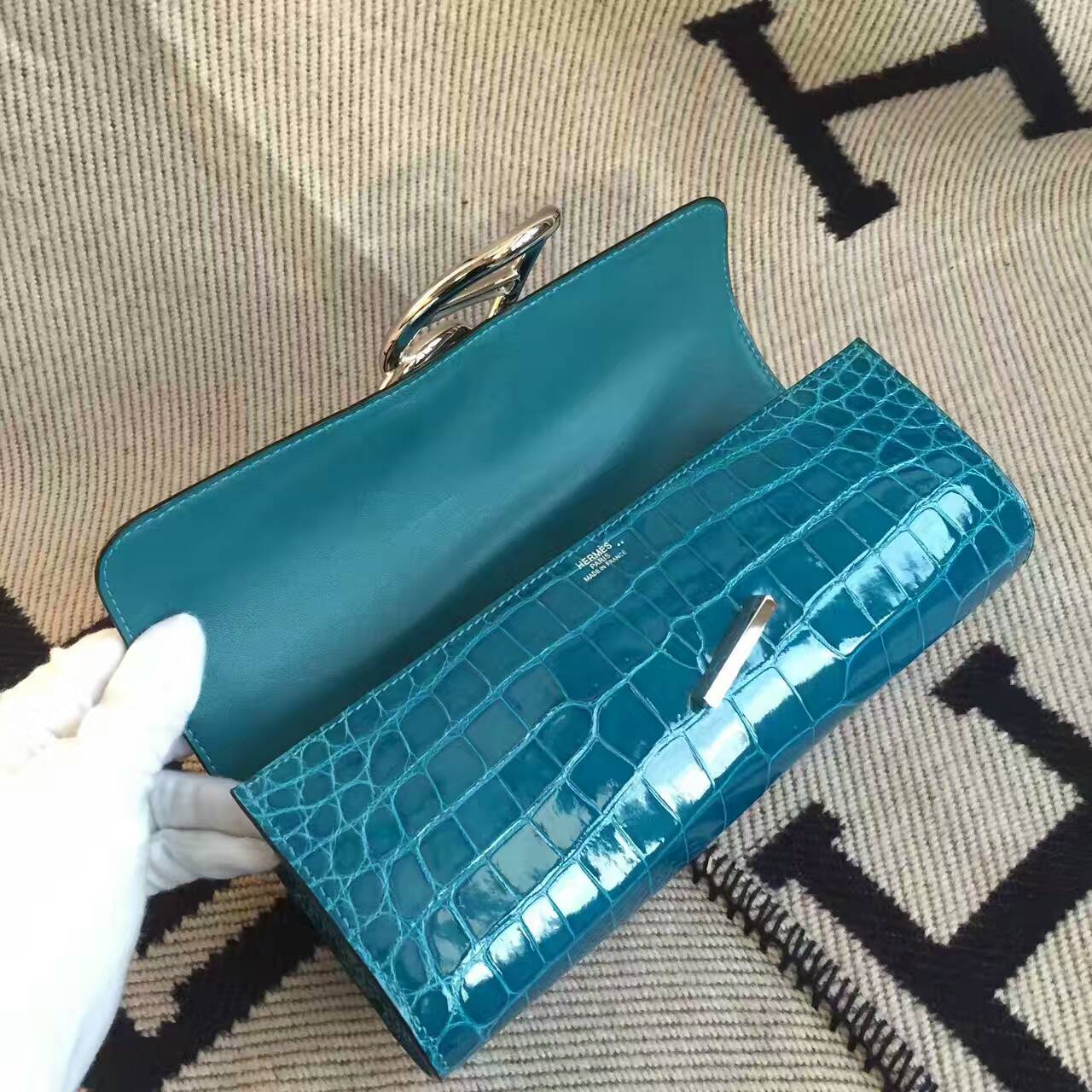エルメスエルメスの新しいレディースバッグは、光沢のあるクロコダイルレザーのブタの鼻のハンドバッグを輸入しました7Wイズミールブルー-hermes.earth エルメスエルメスの新しいレディースバッグは、光沢のあるクロコダイルレザーのブタの鼻のハンドバッグを輸入しました7Wイズミールブルー