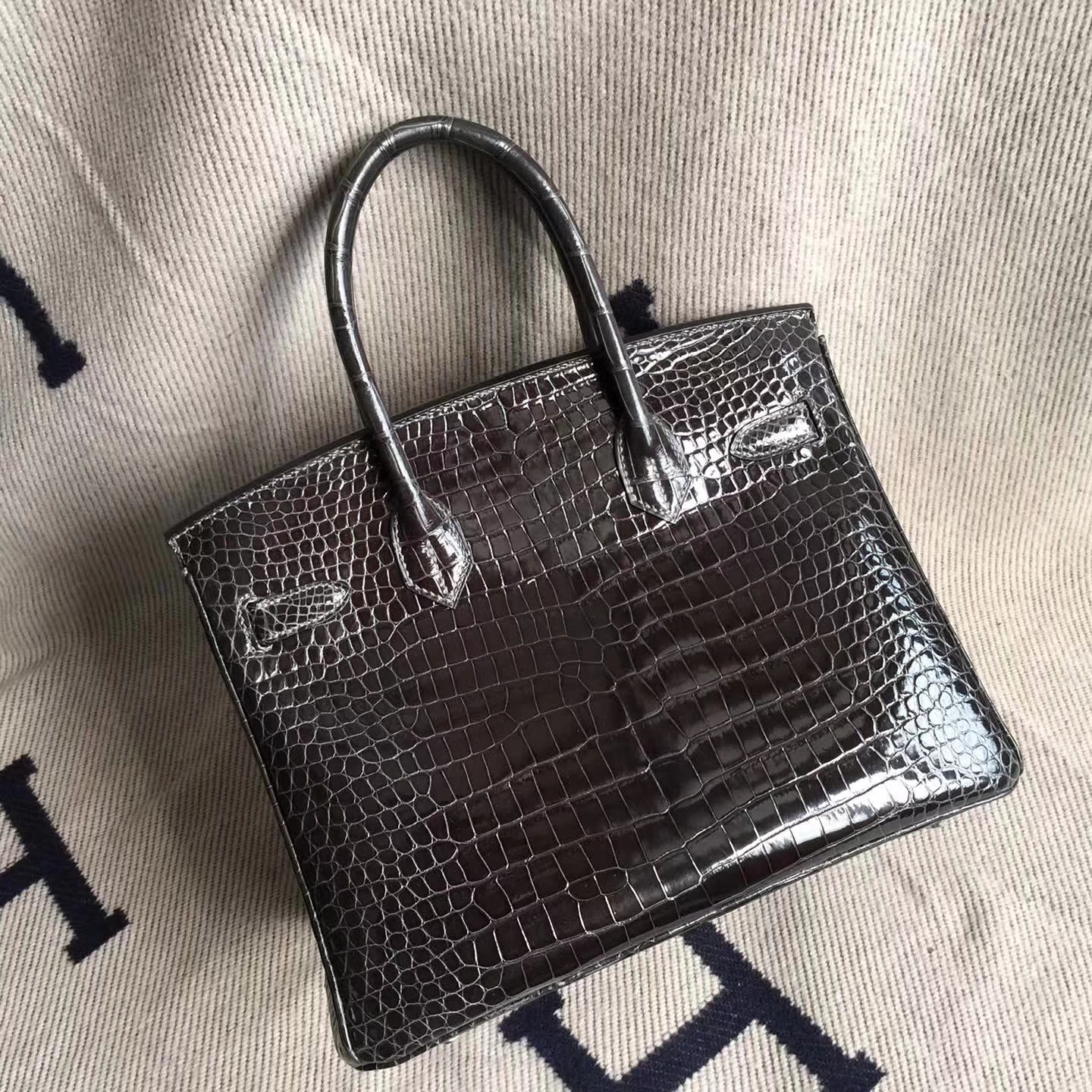 エルメスバーキンバッグエルメスCK88グラファイトグレーシャイニークロコダイルレザーバーキン30cmシルバーバックル-hermes.earth エルメスバーキンバッグエルメスCK88グラファイトグレーシャイニークロコダイルレザーバーキン30cmシルバーバックル
