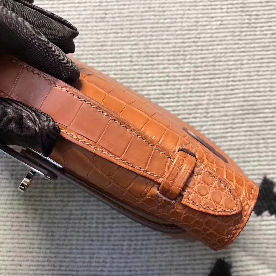 エルメスバッグ公式サイトエルメスゴールデンブラウンマットスクエアクロコダイルレザーミニケリー2​​2cmミニケリーバッグ