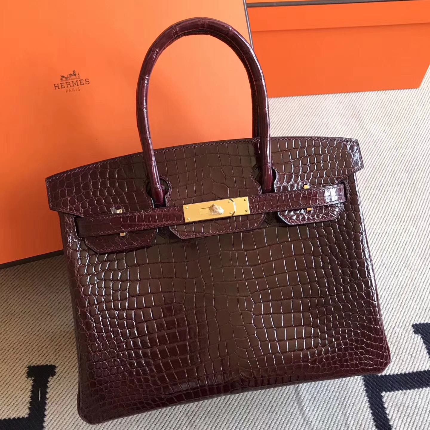 エルメスバッグ公式サイトエルメスCK57ボルドーレッドシャイニークロコダイルレザーBirkin30プラチナバッグゴールドバックル