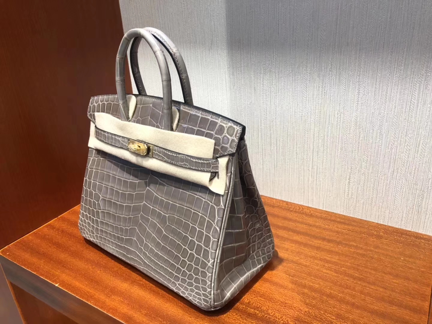 スポットエルメスクロコダイルレザーレディースバッグエルメスオリジナル光沢クロコダイルレザープラチナバッグBirkin25CMCK18エレファントグレーゴールドバックル