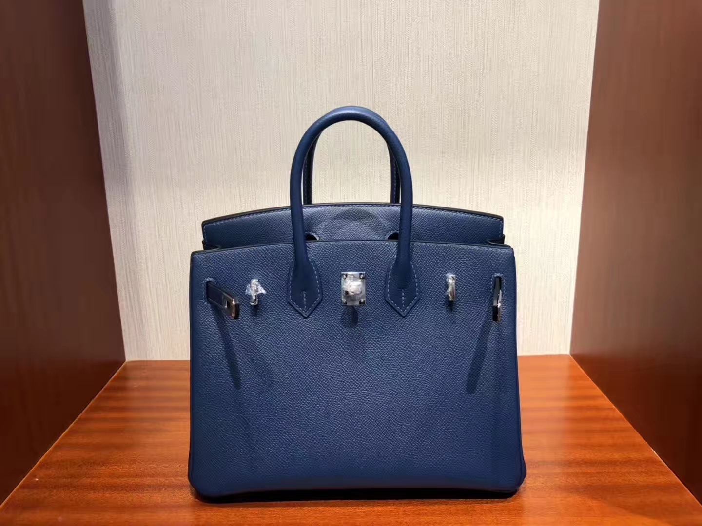 エルメスプラチナバッグ価格エルメス2019秋冬最新カラーS4ディープブルーBirkin25CMシルバーバックル