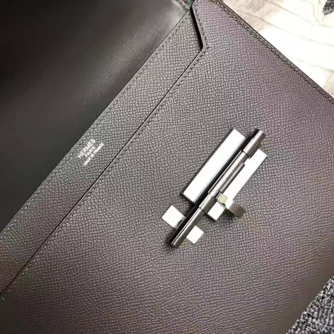 工場直販エルメスエルメスティングレーオリジナルエプソム牛革Verrouマシンガンバッグ24cm