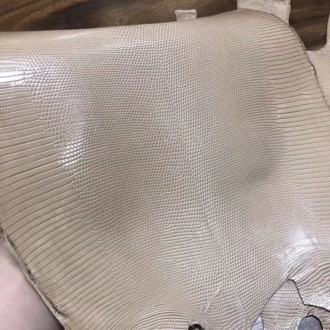 エルメス輸入光沢リザードスキンミルクティーカラーエルメスケリーバッグ/プラチナバッグ/スチュワーデスバッグのカスタマイズ