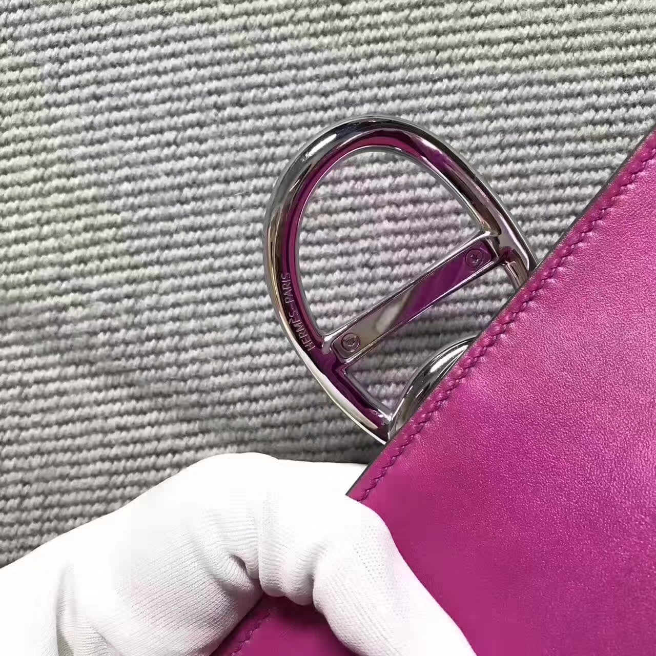 エルメスの新しいレディースバッグエルメスエギーピンクとパープルの輸入クロコダイルレザークラッチシルバーバックル