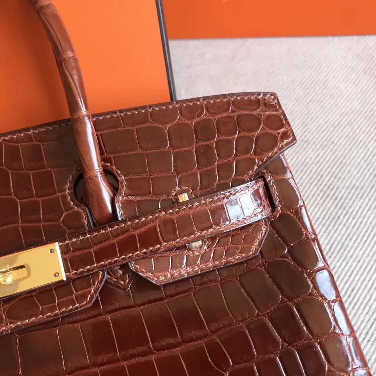 エルメスニューレディースバッグエルメスシャイニーツーポイントクロコダイルレザープラチナバッグBirkin30cmCK31ハニーブラウンゴールドバックル