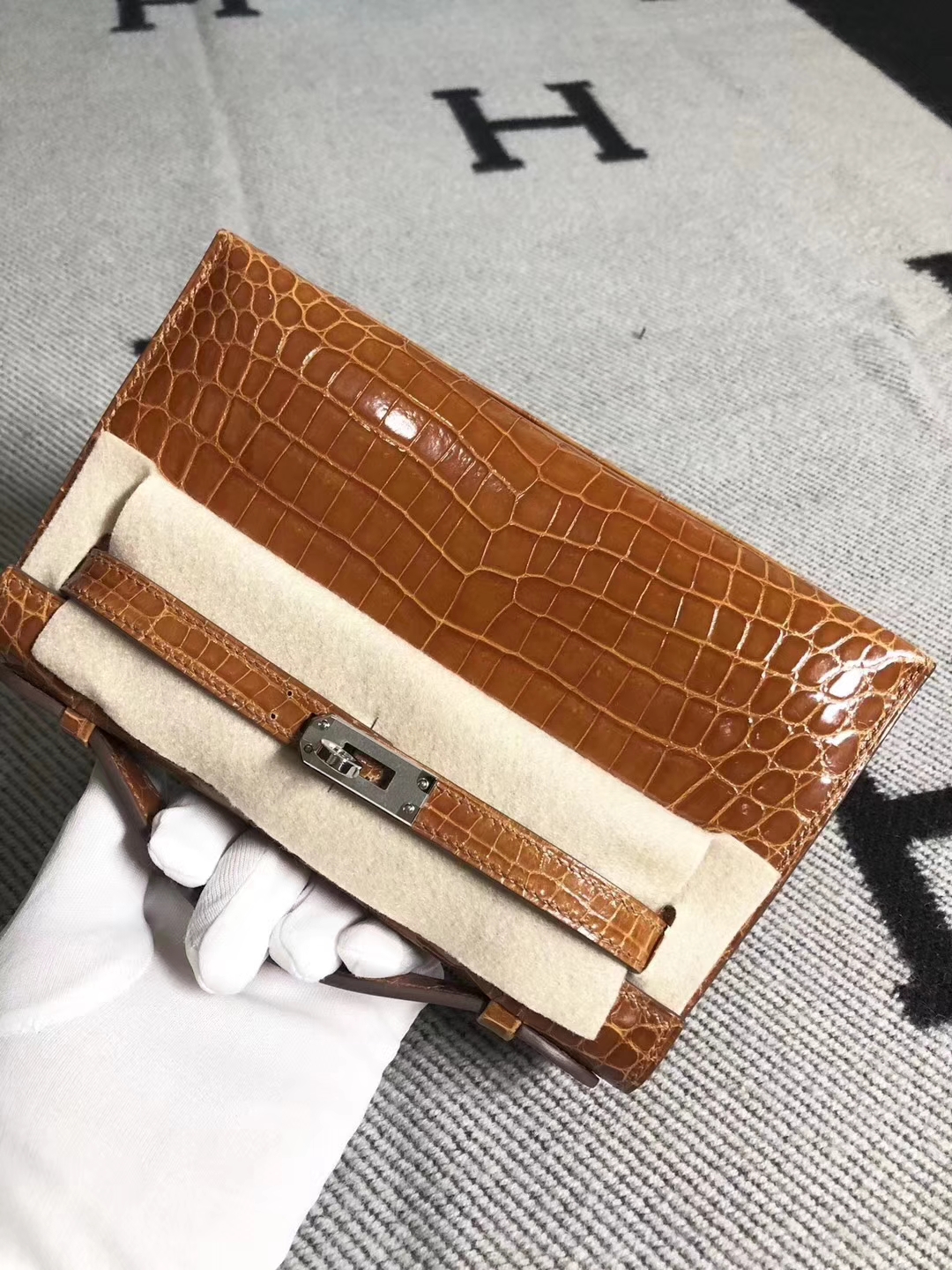 エルメスミニケリークラッチエルメスオレンジシャイニークロコダイルレザーミニケリーバッグ22CMシルバーバックル