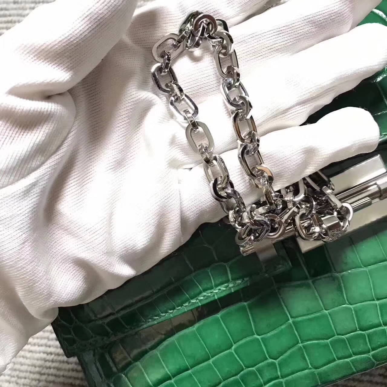 エルメスニューメタルショルダーバッグエルメスヴェルルーグリーンスモールピストルバッグ