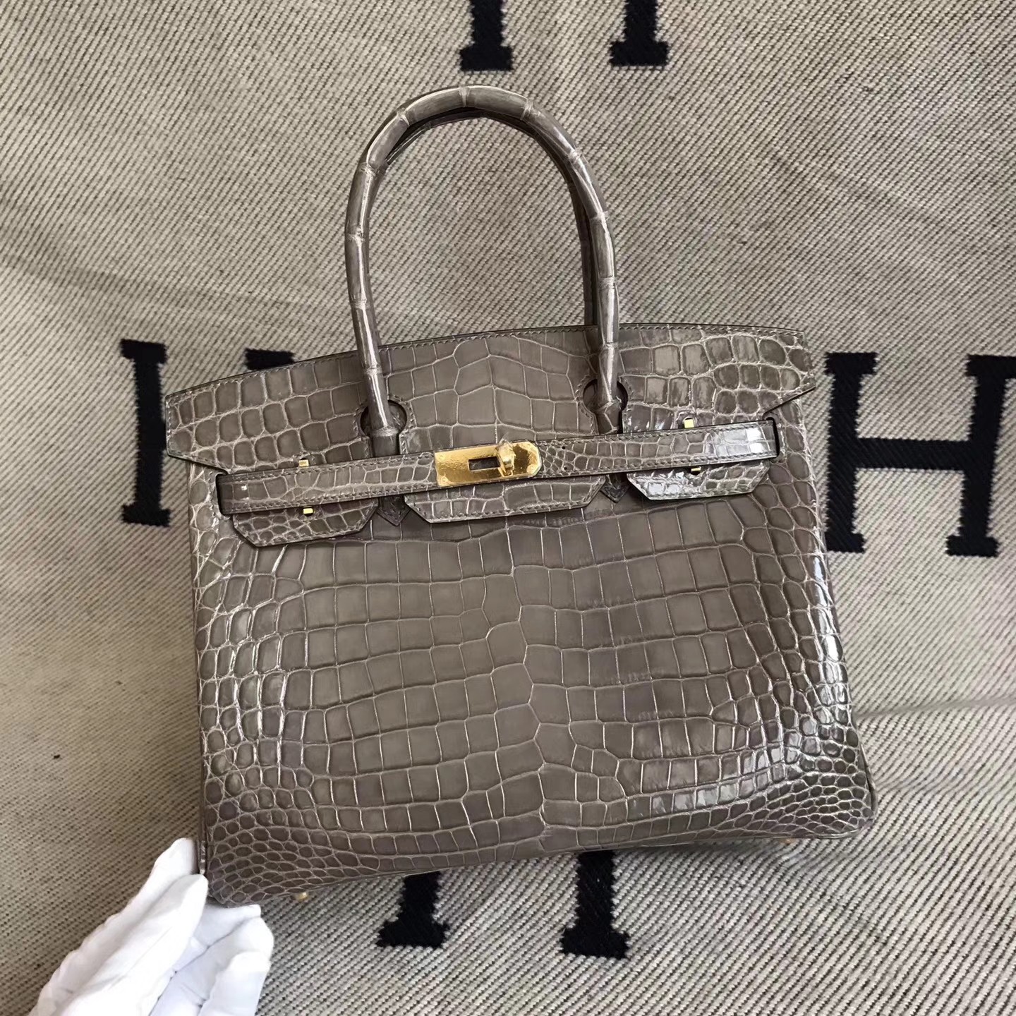 エルメスバッグ公式サイトエルメスCK18エレファントグレーシャイニークロコダイルレザーBirkin30プラチナバッグゴールドバックル