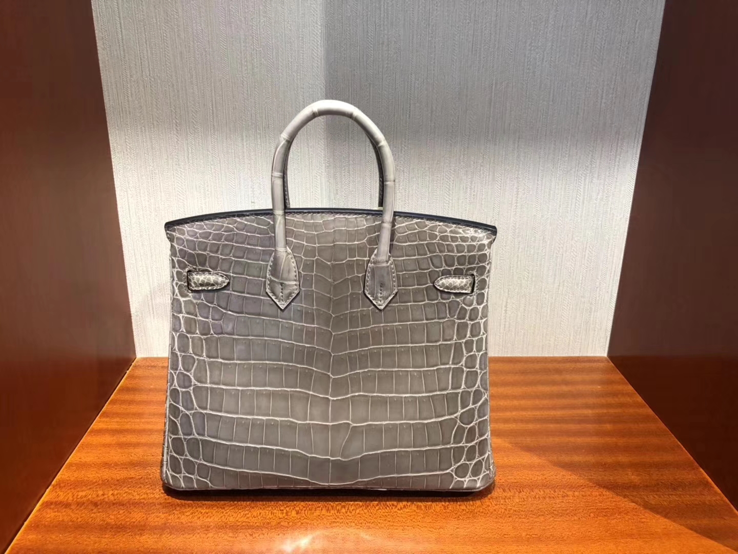 スポットエルメスクロコダイルレザーレディースバッグエルメスオリジナル光沢クロコダイルレザープラチナバッグBirkin25CMCK18エレファントグレーゴールドバックル