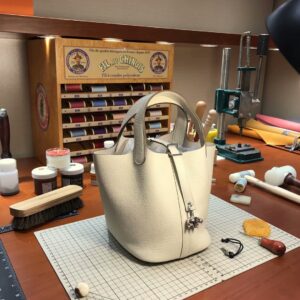 ピコタン展示|エルメスバケットバッグ販売中エルメスピコチン18/22cmミルクシェイクホワイトオリジナルクレマンスレザーシルバーバックル